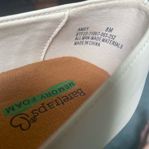 🌟
Laser Cut-out Baretraps Amry Women sz 8M Casual white Slip on Shoes - Picture 9 of 10